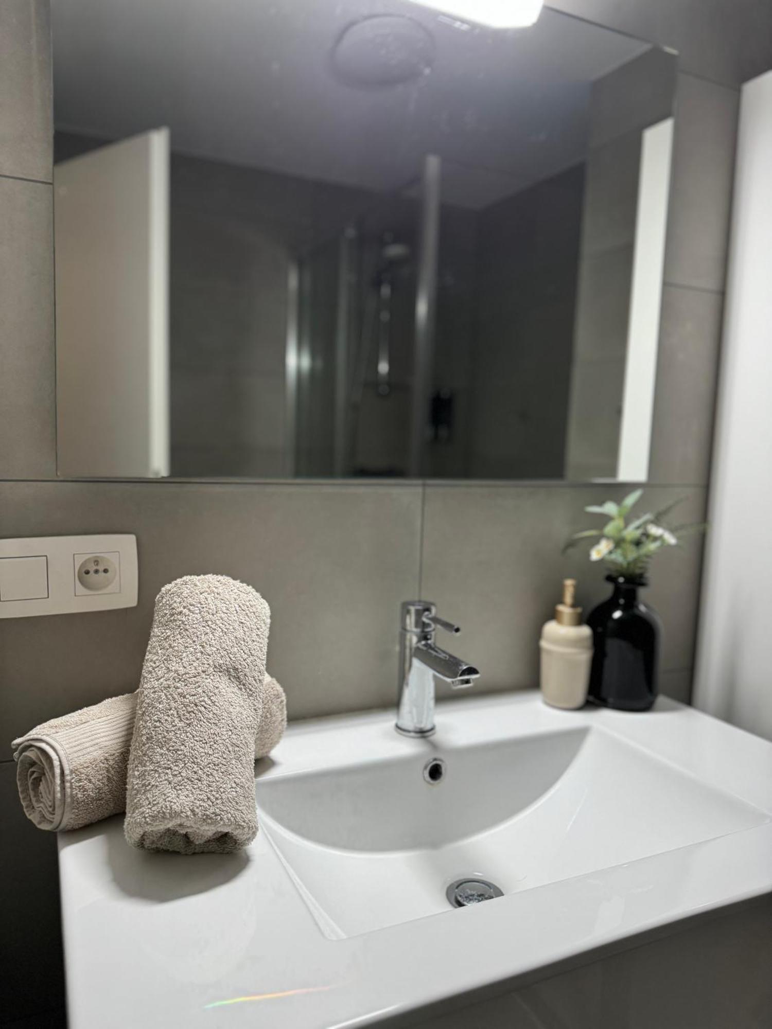 Liege Luxe & Jacuzzi Sous Les Etoiles Διαμέρισμα Saint-Nicolas  Εξωτερικό φωτογραφία